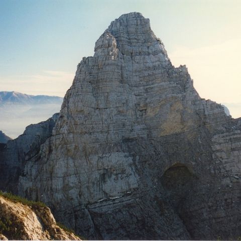 Grave una alpinista bassanese precipitata per dieci metri: trattenuta dal compagno con la corda