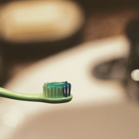 Quintili ("Il Salvagente"): «Attenzione al dentifricio con biossido di titanio»