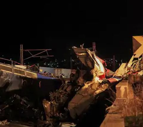 Disastro ferroviario in Grecia: prime ammissioni dal capostazione di Larissa