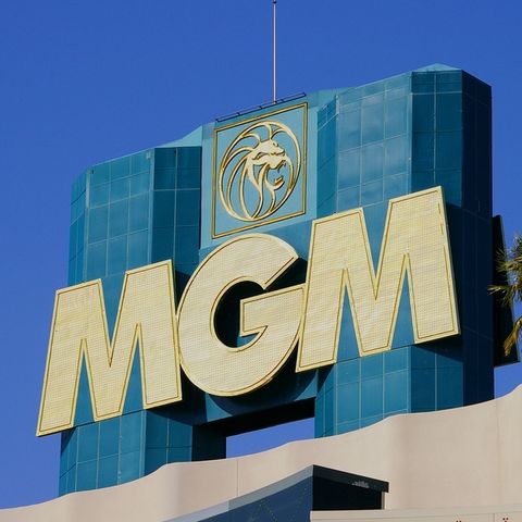 MGM Employee Talks With Wayne Live On The Air