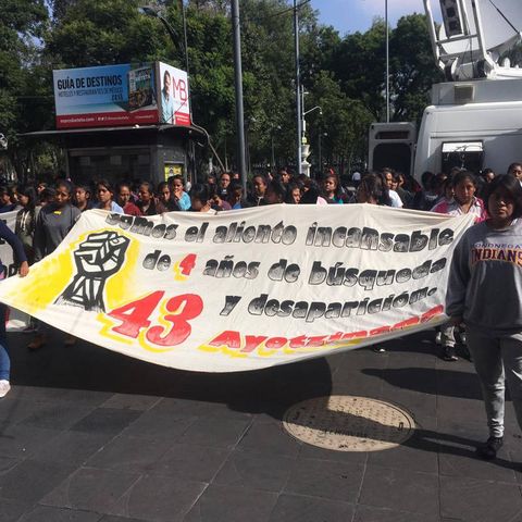 Familiares de los 43 normalistas de Ayotzinapa anuncian una nueva caravana