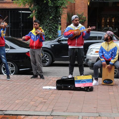 Migración musical: artistas venezolanos pasan de orquestas en Venezuela a las calles de Colombia