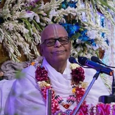 Śrī Guru Purnima Patha, Day 1 -  108 Śrī Śrīmad Ananta Dās Pandit, Brajananda Ghera, Śrī Rādhākunda. Vrindavan, India; June 2018