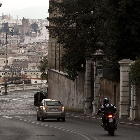 #589 Manca il sostegno per autismo e anoressia, un ritratto di Don Coluccia e altre storie di Roma