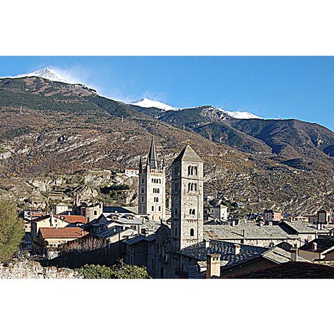 Susa e la valle che sale al Monginevro (Piemonte)