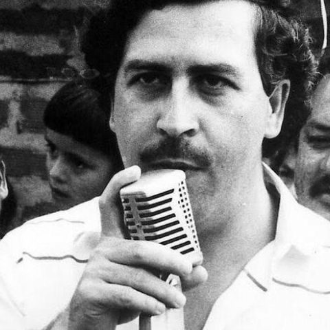 "Colombia: De la Sombra de Pablo Escobar al Resplandor del Futuro" Historias que nos formaron CNM