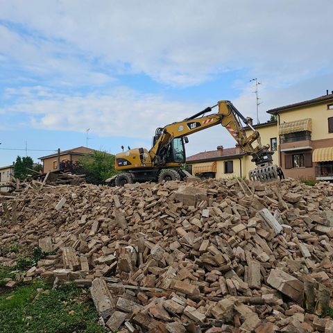 Le pinze selezionatrici MB Crusher tuttofare in un’impresa modenese