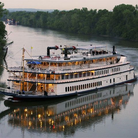 Around the World: General Jackson Show Boat