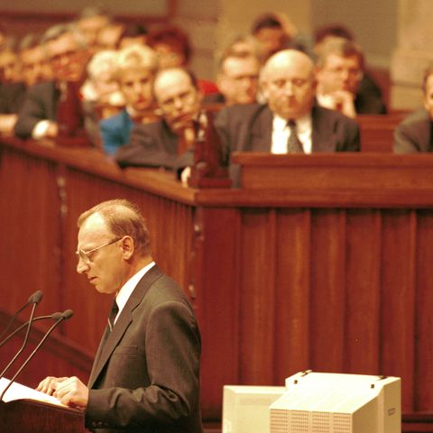 O drugiej połowie rządów postkomunistów, wyborach prezydenckich i uchwalaniu konstytucji - lata 1995 -1997