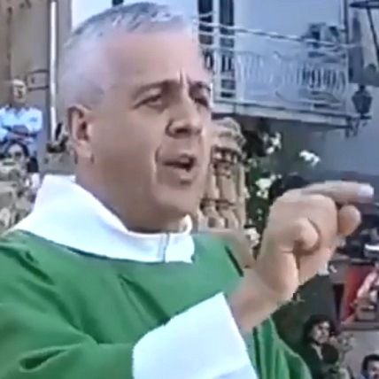 Il video del sacerdote coraggioso che non ha paura di dire la verità sull'omosessualità