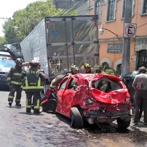 Fuerte accidente en avenida Vasco de Quiroga