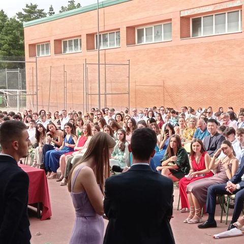 "Horizonte" Graduación alumnos/as de 2º de Bachillerato_ Noa, Paula y Carlos