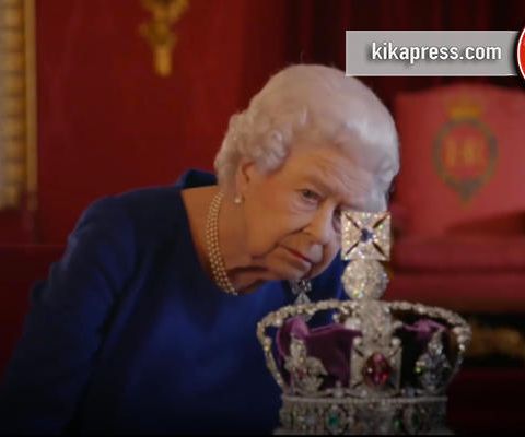 La regina non sa riconoscere il verso della corona - Intervista esclusiva