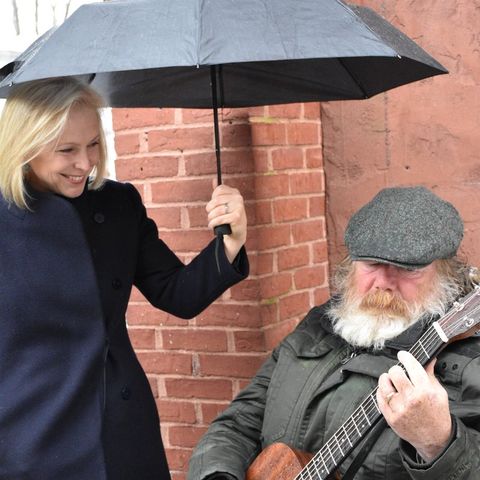 Sen. Kirsten Gillibrand Campaigns In NH, Sings With Street Performer