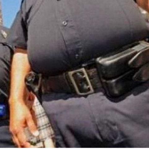 Mexico City to pay cops 10,000-peso bonus to get their weight down