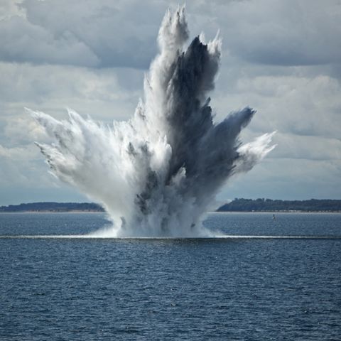 Un pescatore sardo ha pescato una bomba della NATO: chiuse le spiagge