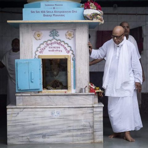 Day 2 : Śrī Kuñja-bihari Dās Bābāji Utsava : Śrīmad Ananta Dās Pandit, Brajananda Ghera, Śrī Rādhākunda. Vrindavan, India; 2.12.2016