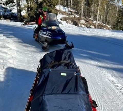 Diciottenne sugli sci travolto da una valanga in Trentino. Salvato dai compagni, è ricoverato