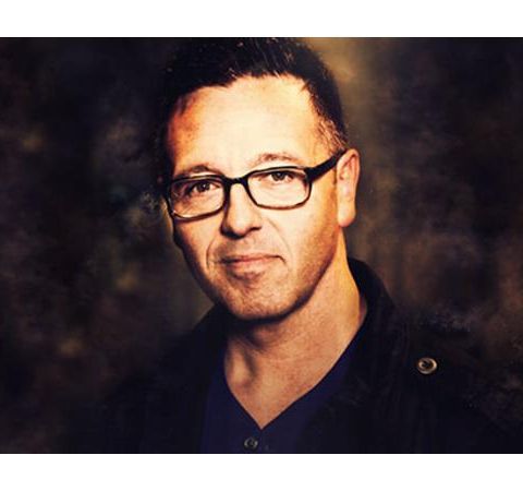 How Psychic John Edward helps to share messages of hope