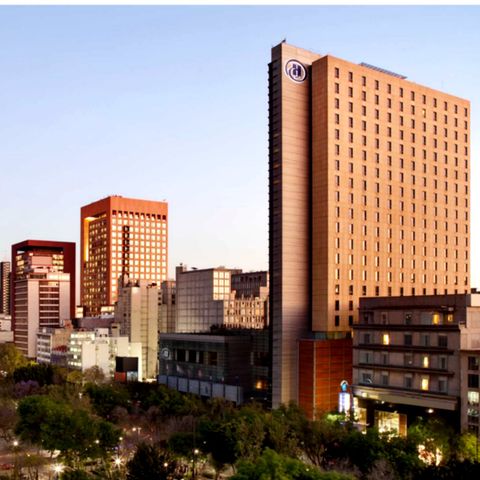 Hombre muere frente a hotel Hilton en la Ciudad de México