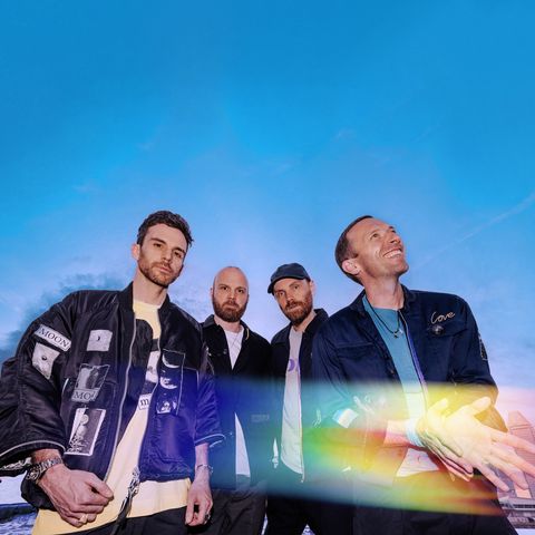 Coldplay. Chris Martin spiega come la band lavora per limitare l'impatto ambientale dei loro tour, e a luglio saranno a Roma per 4 concerti.