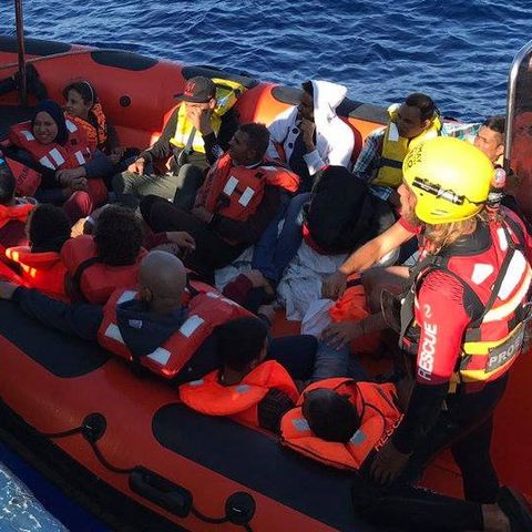 #CafeteraMaydayterraneo -. Los barcos de rescate siguen paralizados y seguimos sin noticias del Mediterráneo. Entrevista con @maydayterraneo