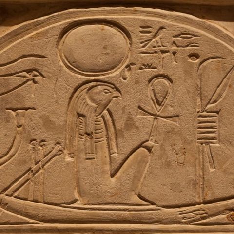2. Bölüm: Antik Mısırlıların İnançları, Güneş Tanrısı Ra ve İsis- Mitolojik Hikayeler