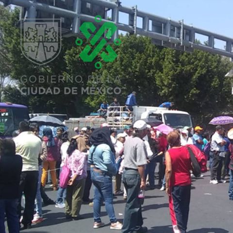 Manifestantes bloquean calz. San Antonio Abad
