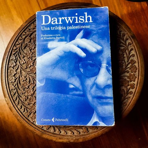 “Una trilogia palestinese” di Mahmoud Darwish, la sublime prosa del grande palestinese