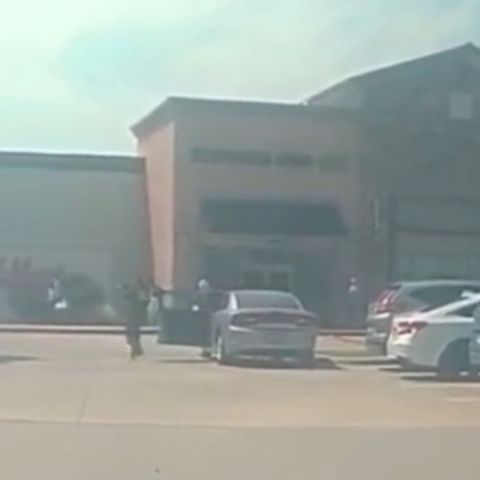 Strage in Texas, nove morti in una sparatoria in un centro commerciale. Sette i feriti