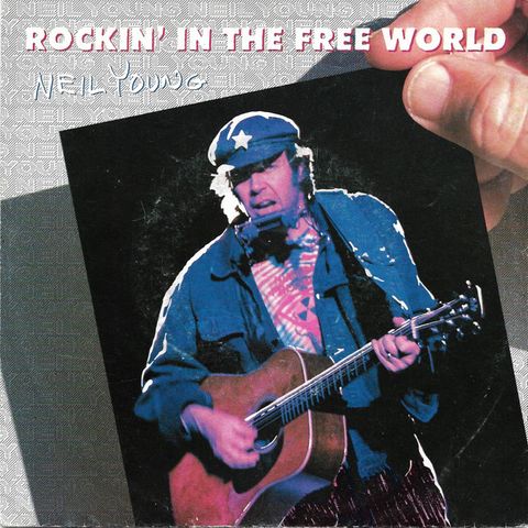 Neil Young. Ricordiamo "Rockin' In The Free World", estratta dall'album Freedom dell'89, ispirata dallo scenario geopolitico di fine anni 80