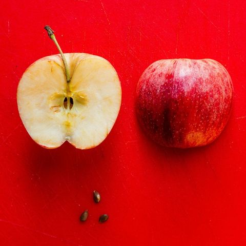 Le due parti della mela