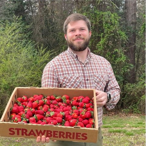 Pierson Geyer and Juniper Runion of Agriberry Farm.