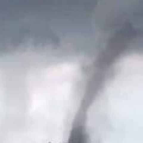 Tornado sorprende a habitantes de Tlaxco
