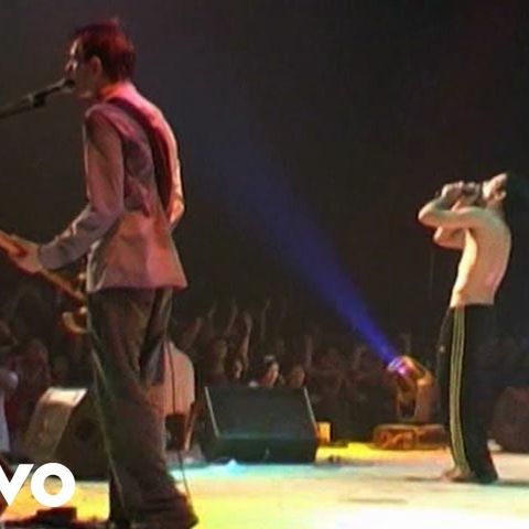 Duman - Kırmış Kalbini (Live At Bostancı Gösteri Merkezi - İstanbul - 04 Ekim 2003)