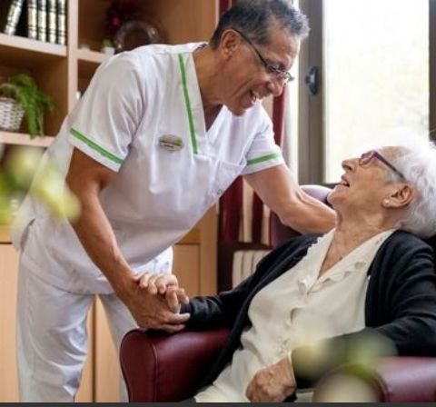 Sois los primeros: Formando a los cuidadores de mayores