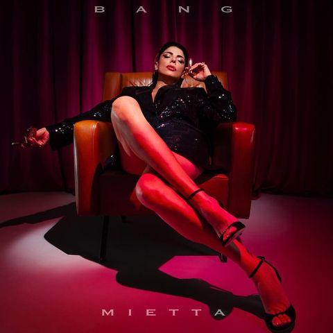 Mietta, amatissima fin dal 90 con il brano sanremese Vattene Amore, ha pubblicato il nuovo singolo e dal 20 maggio è in tv a Io Canto Family