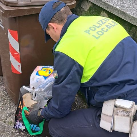 Stop ai furbetti del rifiuto, la videosorveglianza della Polizia Locale ne pizzica 6