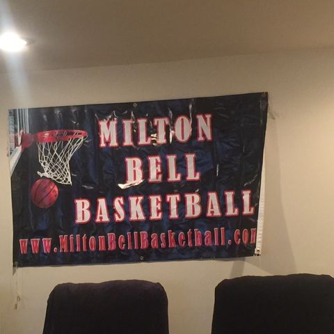 THE MILTON BELL BASKETBALL SHOW/GUEST DEREK THOMPKINS