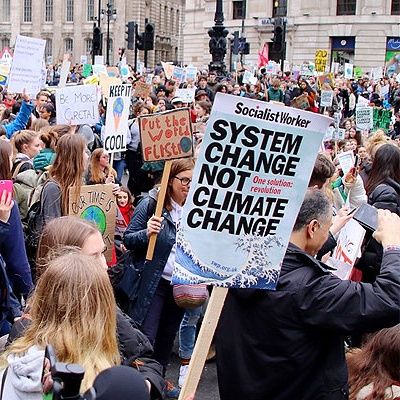 #LaCafetera6D - Manifestación global para “Cambiar el sistema, no el clima”. Día Constitución. Prensa internacional. Y "The Devil Next Door"