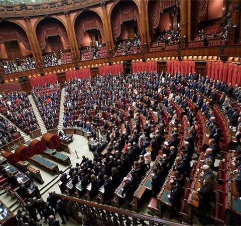Il Parlamento approva il Def. Il Consiglio dei Ministri si riunisce il 1° maggio