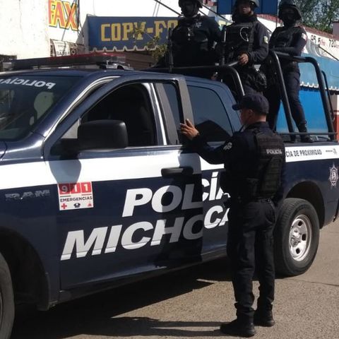 Comando armado asesina a 14 policías en Michoacán