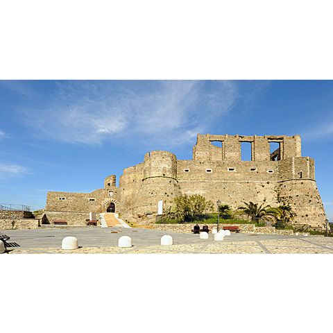 Castello di Squillace e il mistero degli amanti (Calabria)