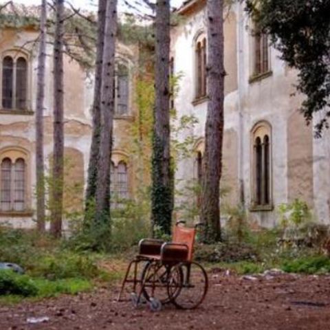 Manicomio di VOLTERRA: il luogo abbandonato dove ANCORA SI SENTONO LE VOCI