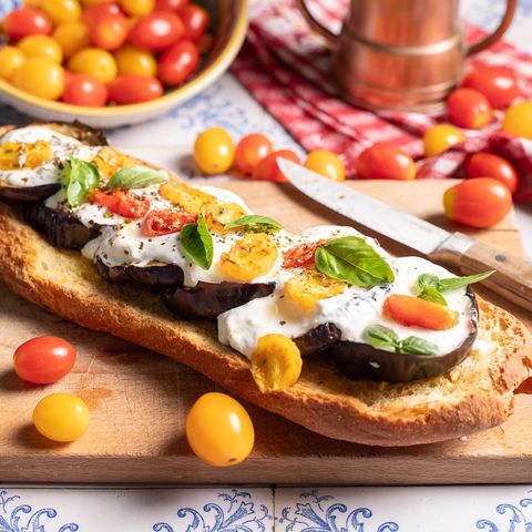 Bruschette con melanzane e stracciatella