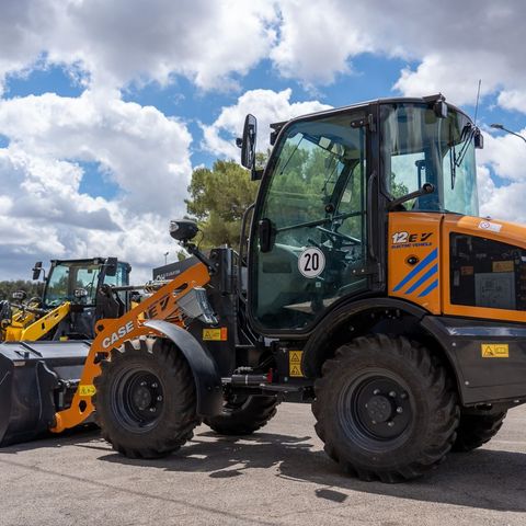 È 100% made in Lecce la nuova pala gommata compatta elettrica di CNH