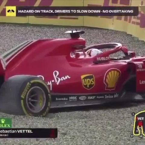Sebastian Vettel Bariyerlerde