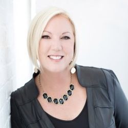 Michelle Jacobik-Financial Coach and Mentor on Solutions to Save Your Financial Life