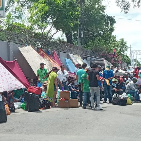 Nicaraguenses varados en Peñas Blancas llevan más de 5 días a la intemperie
