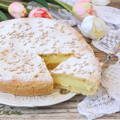 Torta della nonna morbida e cremosa